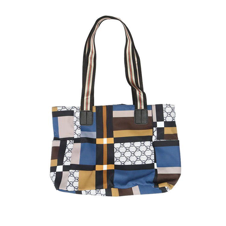 대형 어깨에 매는 여행가방의 장점은 무엇인가요?